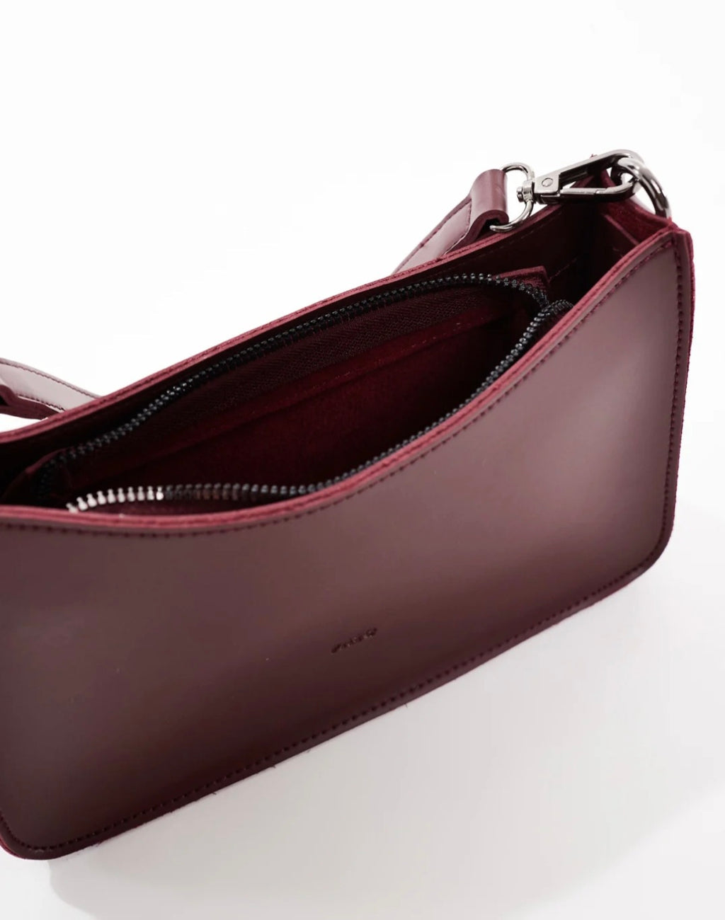 PASQ 90s Minimal Shoulder Bag in Burgundy