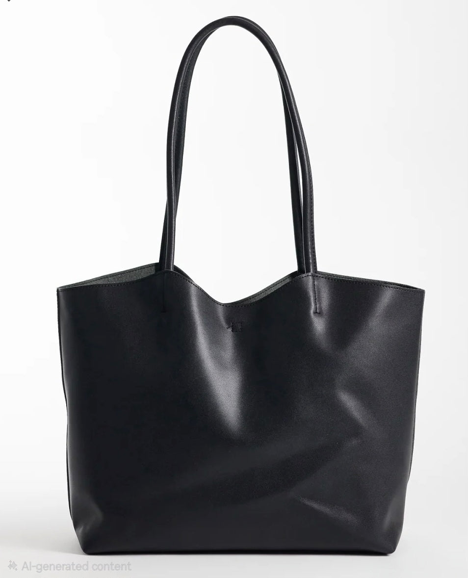 PASQ curve top shoulder bag in black