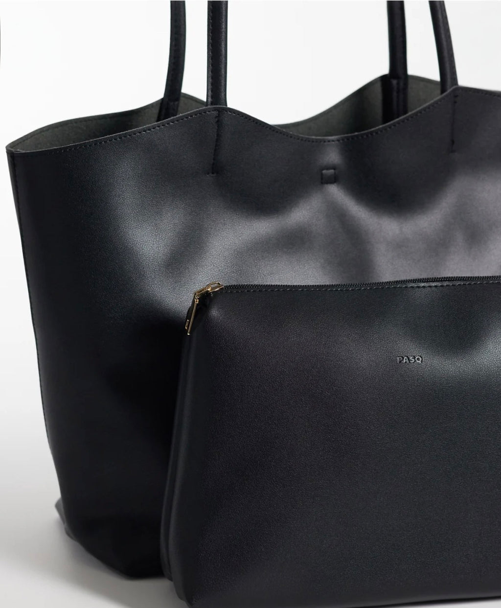 PASQ curve top shoulder bag in black