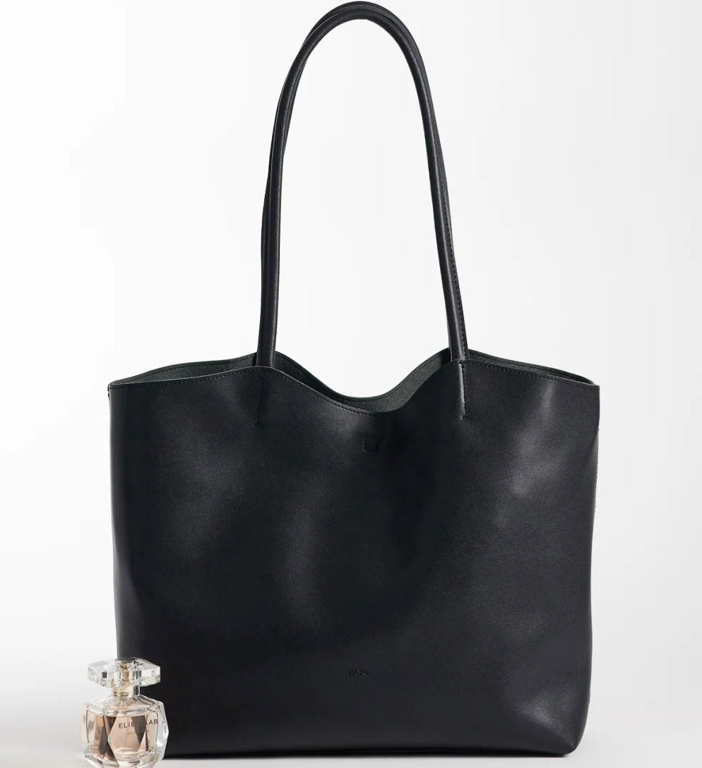 PASQ curve top shoulder bag in black